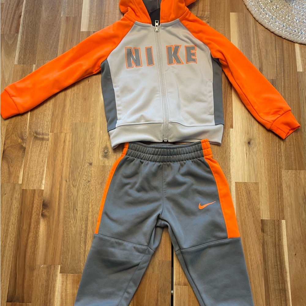 Nike 2 piece sweat suit size 2T